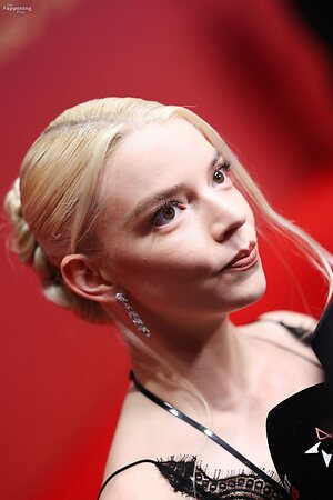 Anya Taylor-Joy leaked photo #231