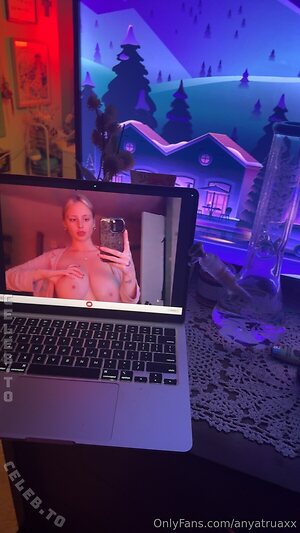 Anyatruaxx photo