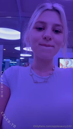 Applesaucy102