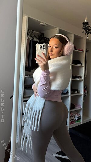 apr.allegra Nude Leaked Photo #8