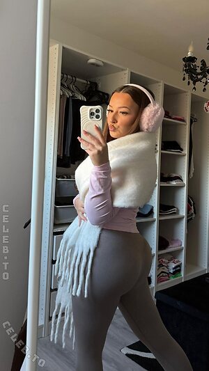 apr.allegra Nude Leaked Photo #9