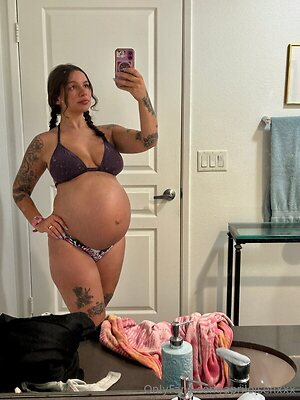 April Olsen leaked photo #5