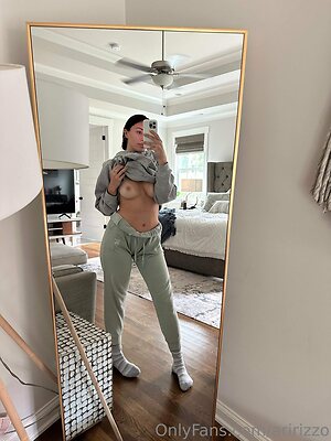 Ari Rizzo leaked photo #29