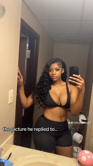 A.riahd leaked photo #2