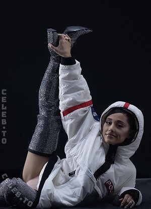 Ariana Grande Nude Leaked Photo #7