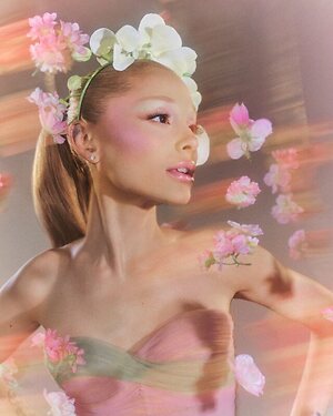 Ariana Grande leaked photo #35