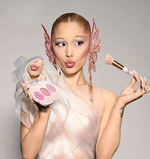 Ariana Grande leaked photo #36