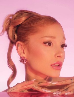 Ariana Grande leaked photo #41