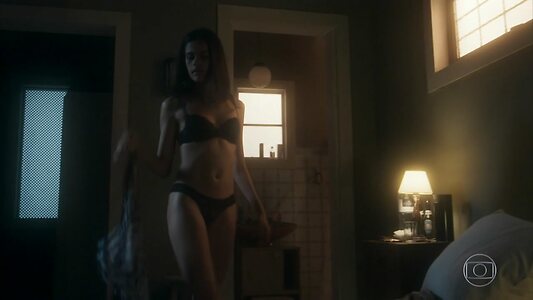 Arianne Botelho leaked photo #2