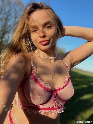 Ariel Goddess Nude Leaked Photo #12