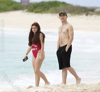 Ariel Winter Nude Leaked Photo #16