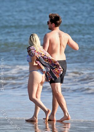 Ariel Winter Nude Leaked Photo #20