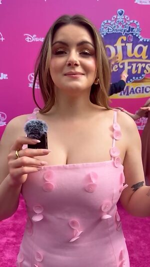 Ariel Winter leaked photo #198