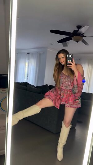 Ariel Winter leaked photo #217