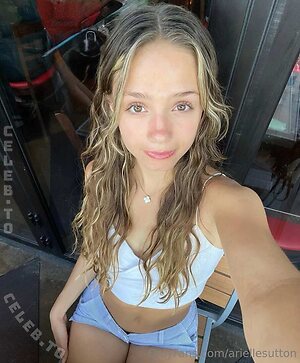 ariellesutton Nude Leaked Photo #6