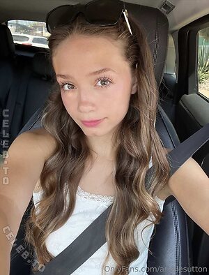 ariellesutton Nude Leaked Photo #9