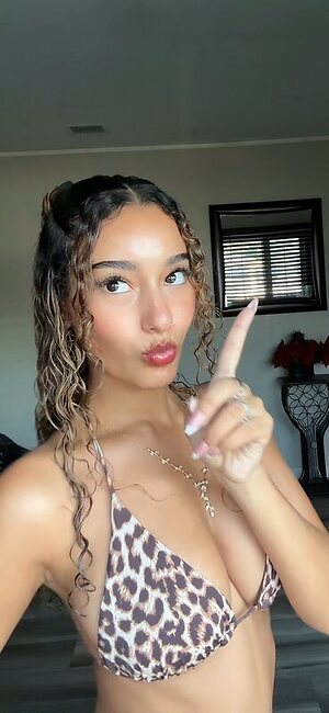 Ashlee Almonte leaked photo #10