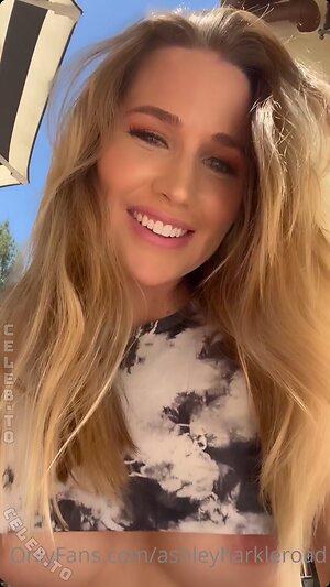 Ashley Harkleroad Adams leaked photo #16