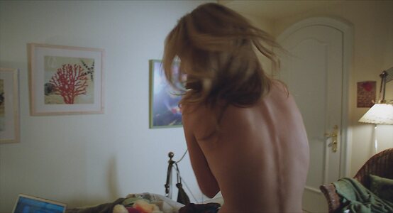 Ashley Hinshaw leaked photo #4