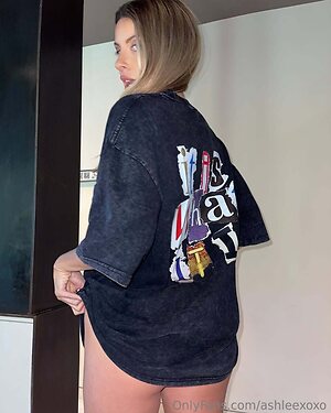 Ashley Schultz leaked photo #11