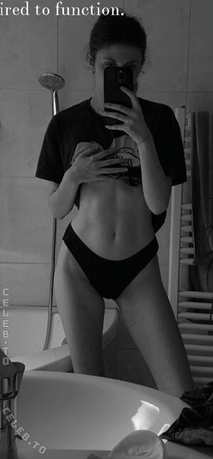 Ashley Shira photo