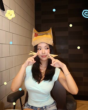 _ashleyhung leaked photo #6