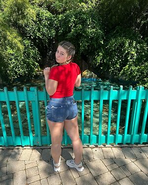 Ashleyyrobersonn leaked photo #5