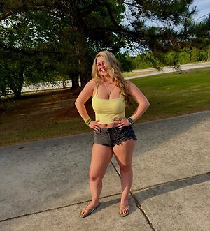 Ashleyyrobersonn leaked photo #18