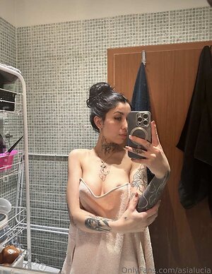 asialucia Nude Leaked Photo #9