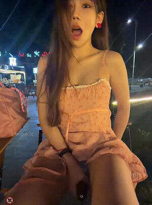 Asian babes in public leaked photo #2