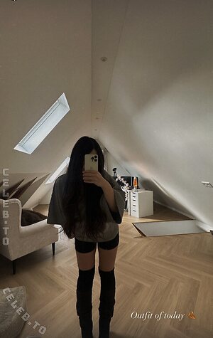 Asleyia Nude Leaked Photo #9