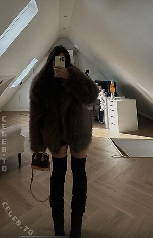 Asleyia Nude Leaked Photo #11