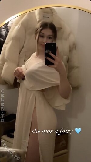 Asphelia Nude Leaked Photo #2