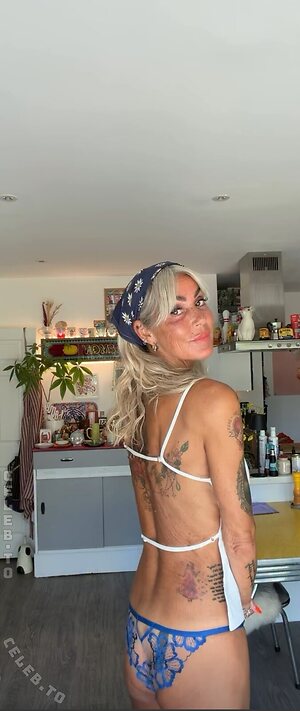 Astrid Zeegen Holt leaked photo #9