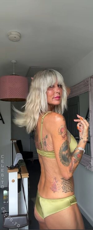 Astrid Zeegen Holt leaked photo #10