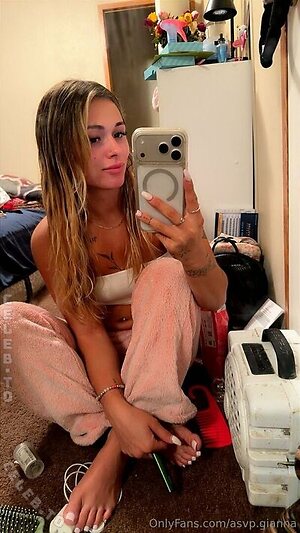asvp.gianna leaked photo #5