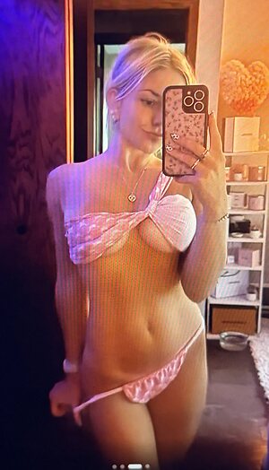 Audrey Wright leaked photo #3