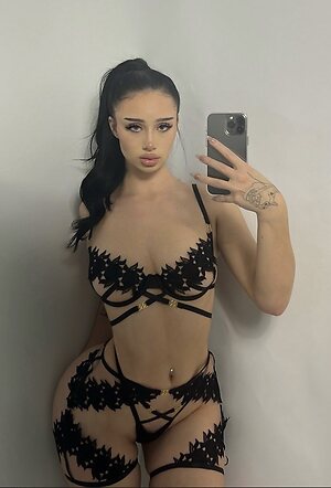 Auhneesh Nicole leaked photo #14