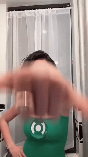 Auli'i Cravalho leaked photo #3