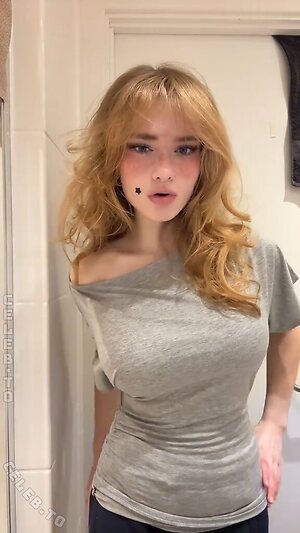 Aurora Nude Leaked Photo #28