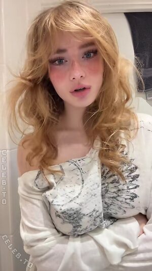 Aurora Nude Leaked Photo #31