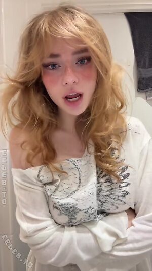 Aurora Nude Leaked Photo #33