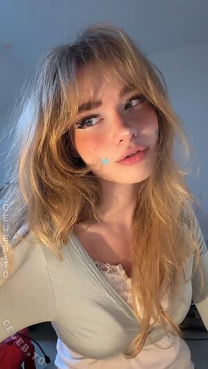 Aurora leaked photo #228