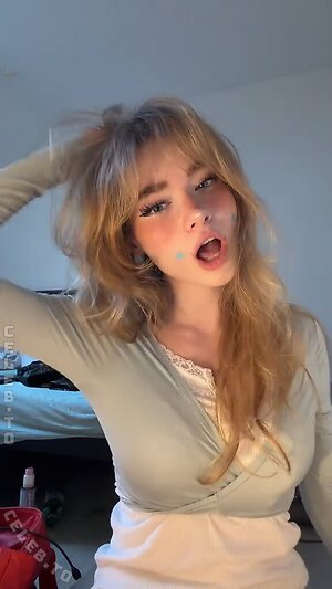 Aurora leaked photo #229