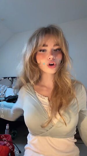 Aurora leaked photo #230