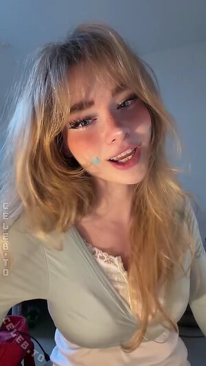 Aurora leaked photo #238