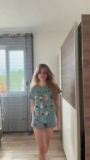 Aurora leaked photo #239