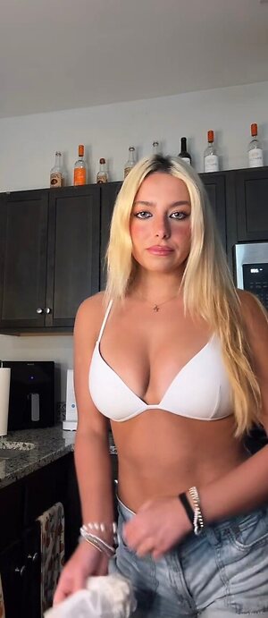 Ava Nucci leaked photo #47