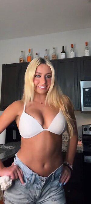 Ava Nucci leaked photo #48