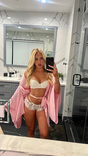 Ava Robar